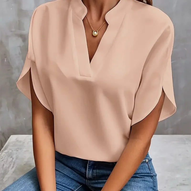 Lightweight blouse with a V-neck and elegant, loose fit